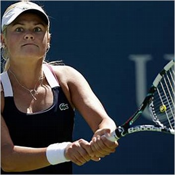 Aleksandra Wozniak 2014 Shoulder Surgery